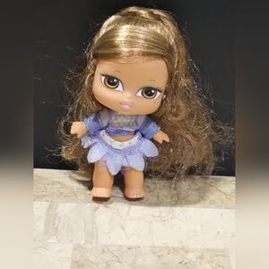 MGA Bratz Babyz Yasmin Ice Champions Real Fashion With Clothes 2 Collectible Toy